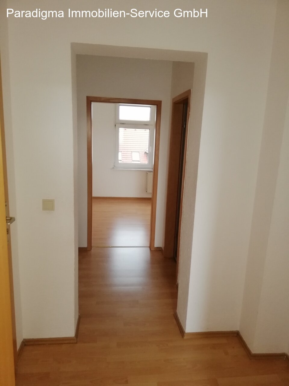 2 Raumwohnung mit offener Küche und Balkon!
