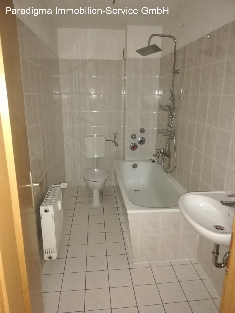 2 Raumwohnung mit offener Küche und Balkon!