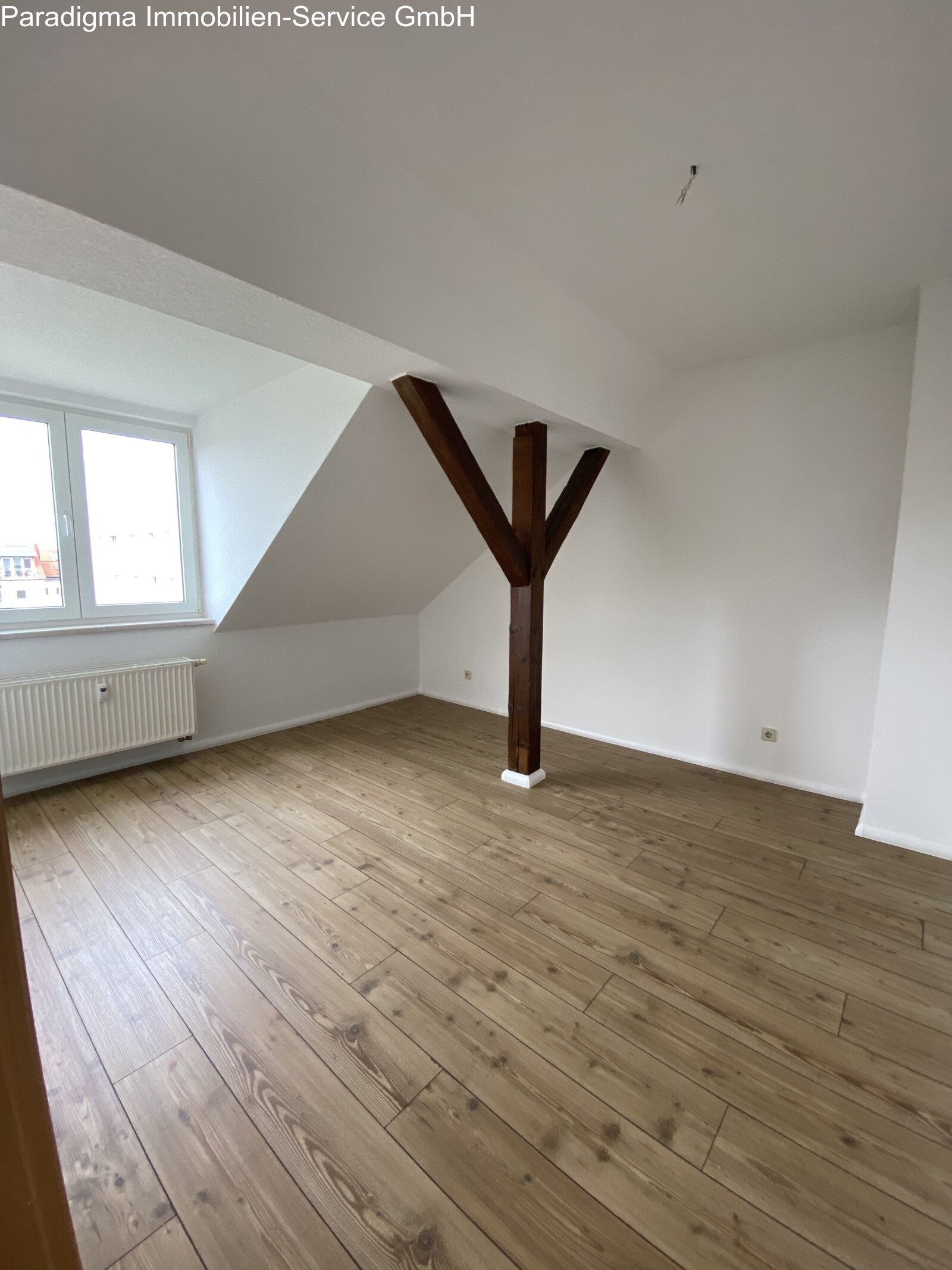 Gemütliche 2-Raum-Wohnung im Dachgeschoss mit Einbauküche!