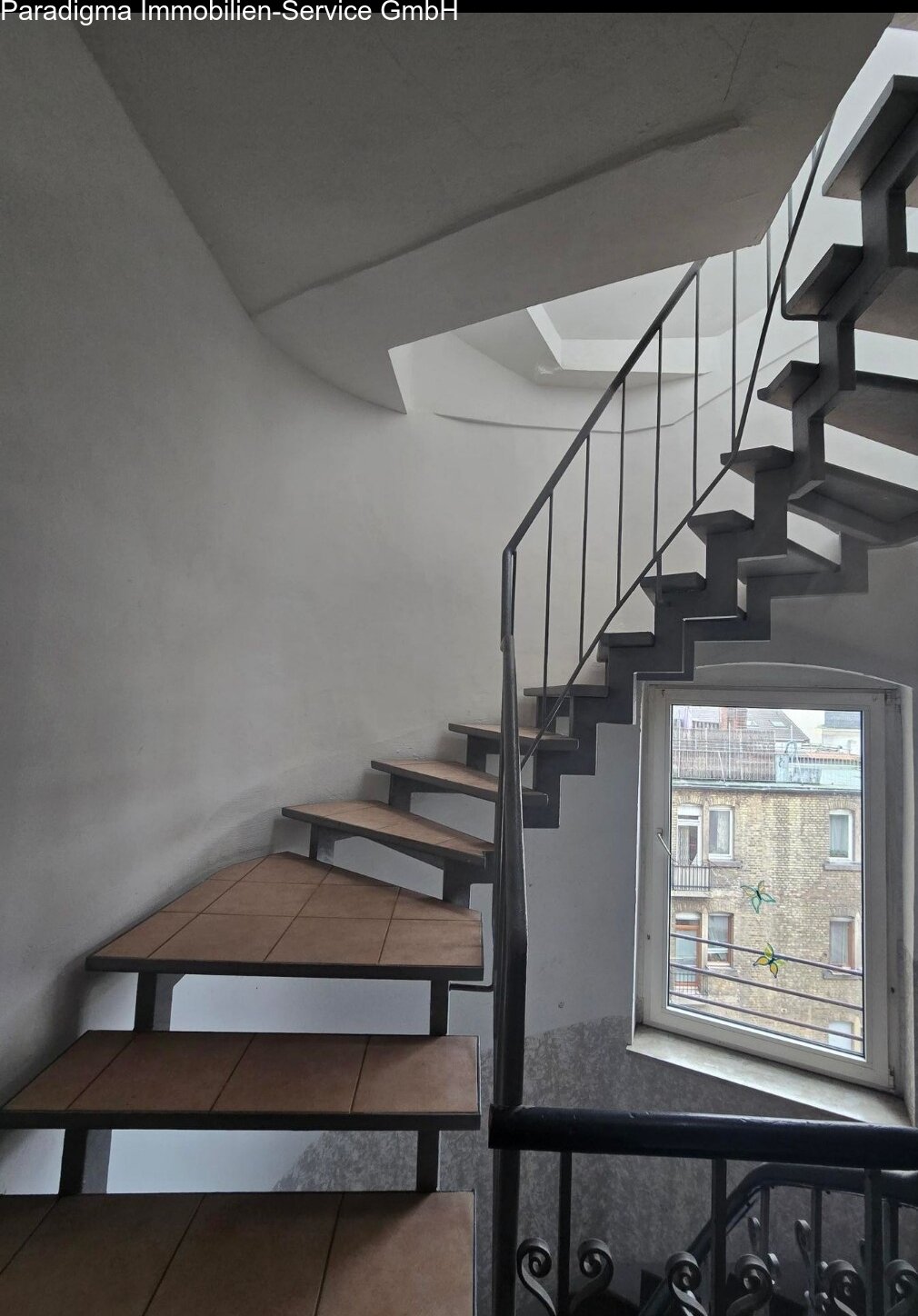 KLIMATISIERTE 5-Zimmer-Dachgeschosswohnung im denkmalgeschützten Altbau – Schwetzinger Vorstadt