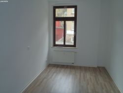 PB046766